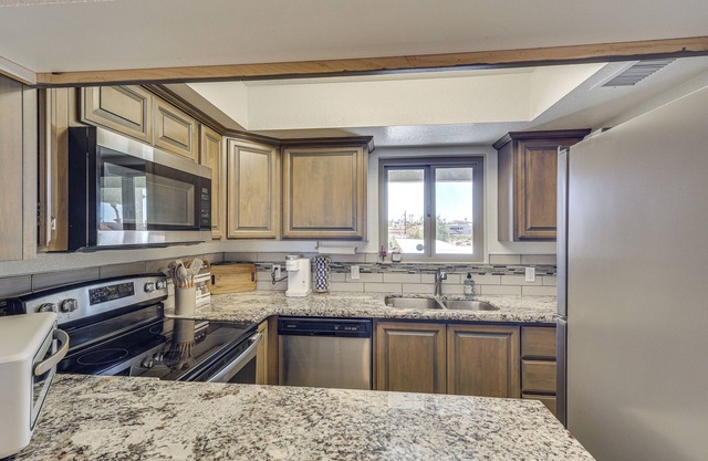 1 Mi to Lake Havasu: Outdoor Rec Hub w/Views!
