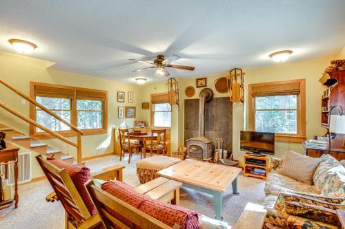 1 Mi to Lake Tahoe Rustic Cabin with Boat Dock
