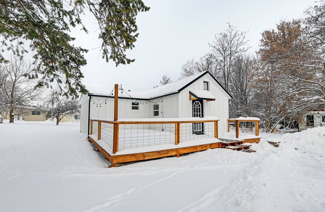 1 Mi to Main Street Polson: Updated Home w/ Deck!