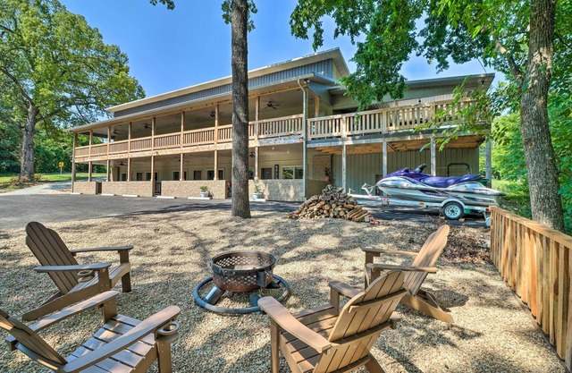 Beautiful Bull Shoals Retreat w/ Lake View!