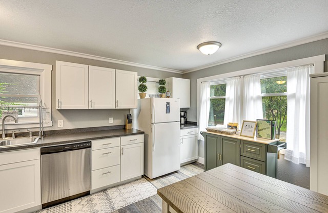 < 1 Mi to Notre Dame: Family-friendly Home!