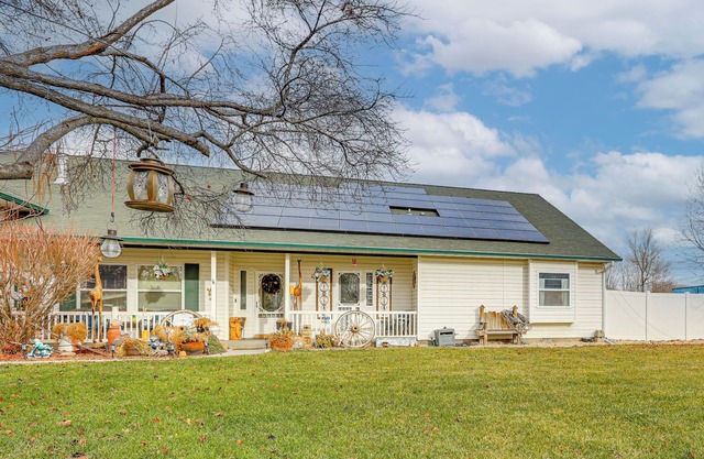1 Mi to Old Town: Peaceful Apt w/ Farm & Yard