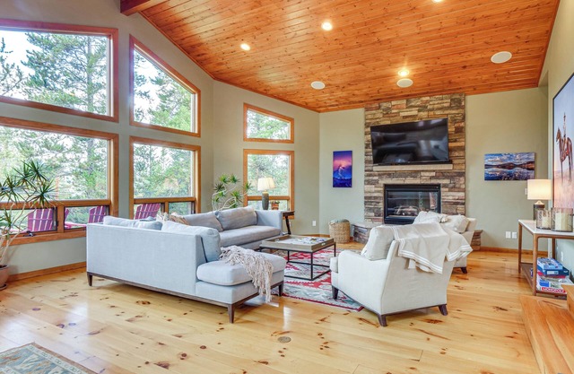 1 Mi to Ski: Breckenridge Home w/ View & Hot Tub