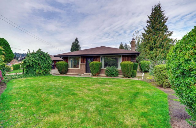 Families & Pets Welcome: Home in Carnation!
