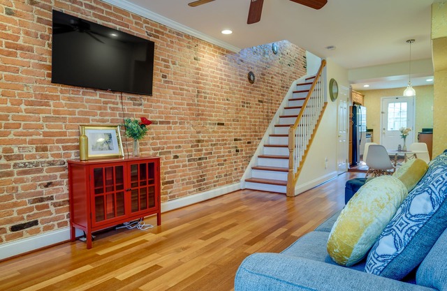 1 Mi to to M&T Bank Stadium: Home w/ Rooftop Patio