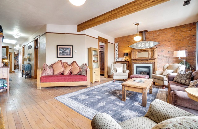 «La Suite Loft Mercantile C» Cozy 3BR Laramie Apt