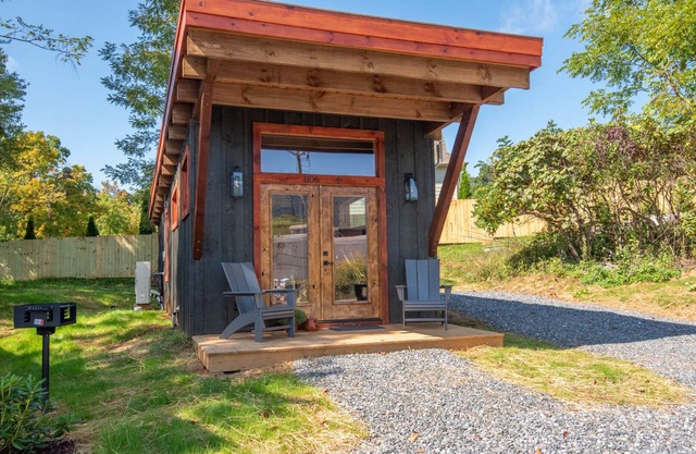 1 Mile to Downtown West Jefferson Camping Cabin #4