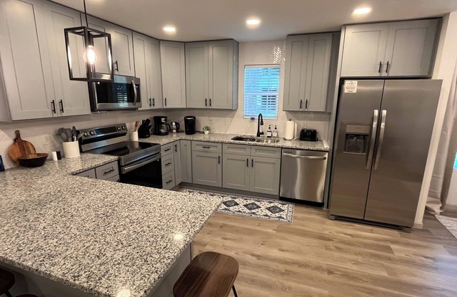 1 mile to Main Street in Monroe - Newly Renovated - Pet Friendly - Fenced Yard