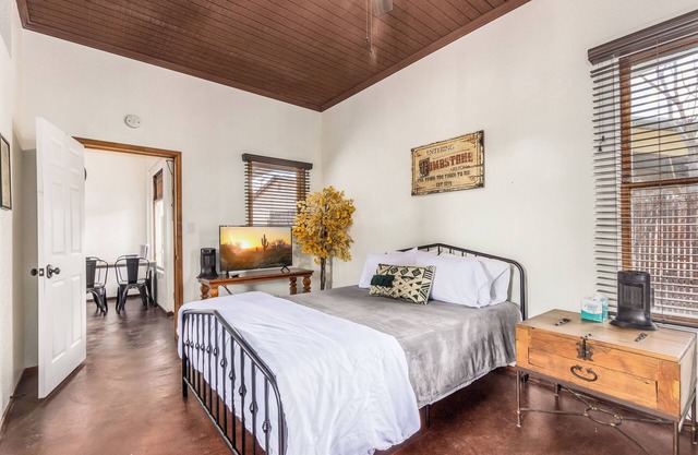 China Mary Inn: The Doctor Goodfellow Suite Perfect for Families of Allen St