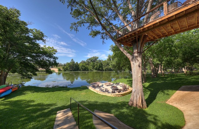 #1 of 4 Treetop River Cabins: - Kayaks+Fishing+Fire pits+Hammocks= Memories!