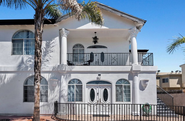 1 private bedroom in a 3bedroom 2bath unit near Universal studio/Hollywood