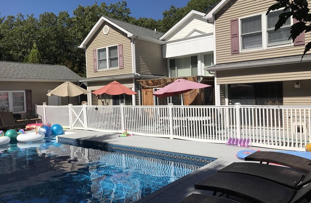 # 1 Évalué Hampton Deluxe Hampton Immobilier W / toutes les commodités de luxe, Tennis, Piscine