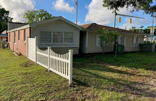1 Room on Main Street w/ kitchenette- Main Street , Shallotte between HB and OIB