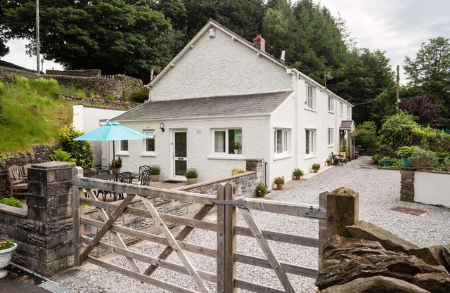 1 Tan Yr Eglwys Barn Cottage