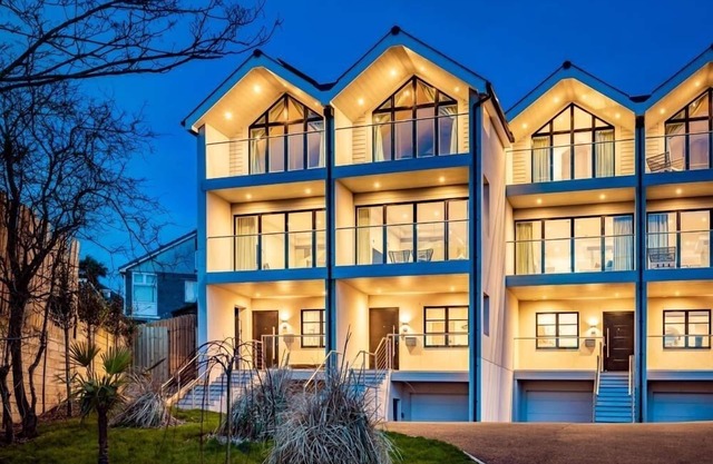 1 The Strand is a contemporary house sleeping nine guests across four bedrooms