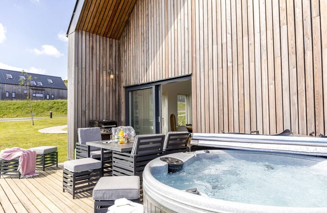 1 The Vista, Willingcott Nr Woolacombe - Hot tub/ Pet friendly/ On-site pool / Ecohome