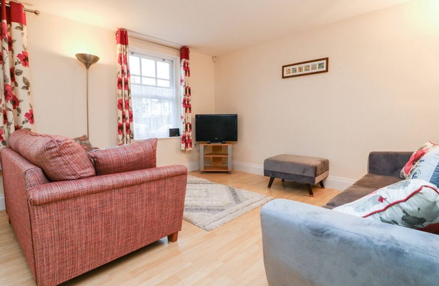 1 TREGONWELL COURT, pet friendly, country holiday cottage in Minehead