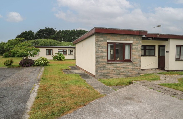 1 TREVELYAN, pet friendly, with a garden in Lizard