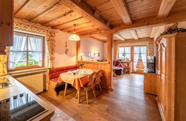 -1- Ferienwohnung (43qm), Balkon, Kochnische, 1 Schlaf- und 1 Wohn-/Schlafzimmer, max 4 Pers, WLAN