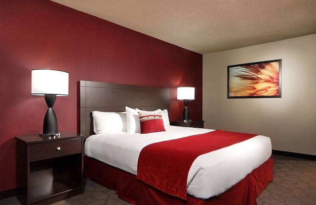 1 x Santa Fe King Non Smoking at Edgewater Casino Resort