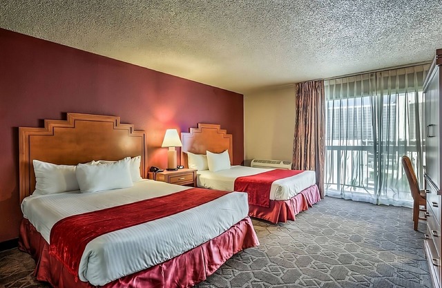 1 x Santa Fe Queen Non Smoking Room at Edgewater Casino Resort