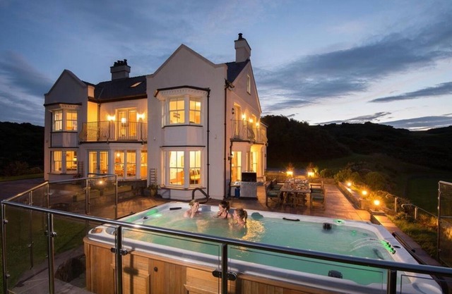 Maison de campagne de luxe magnifique, 168 acres de domaine côtier, plage privée, un bain à remous