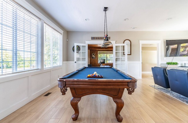10-Bedroom Retreat Near Seattle
