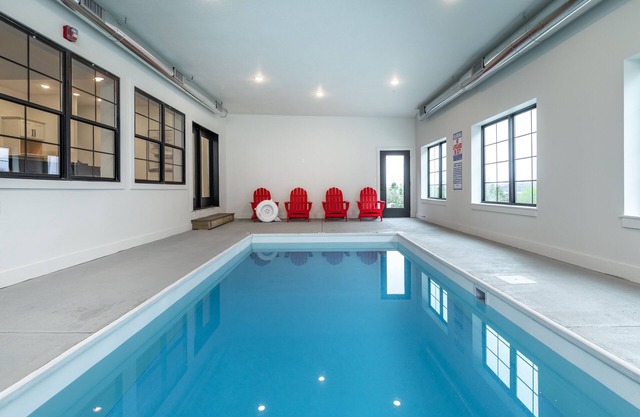 10 Bedroom w/ PRIVATE Heated Pool - Hot Tub - Games