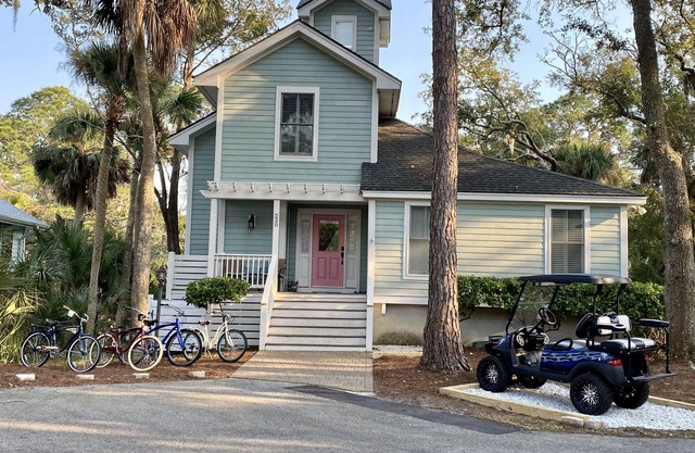 Waterfront Fripp home, private community across from pool. Newly renovated!