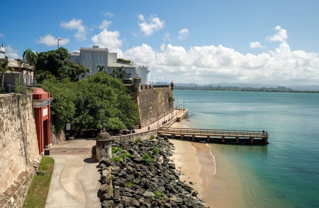 10 Guest Capacity At Old San Juan & Centric Place!