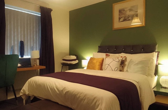 Ideal Home & Cottage,Inviting 4 Bedroom Apartments