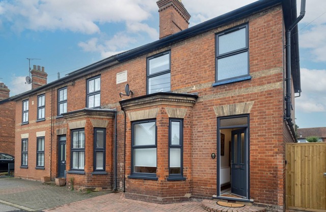 10 Jubilee Cottage - sleeps 7 guests in 4 bedrooms