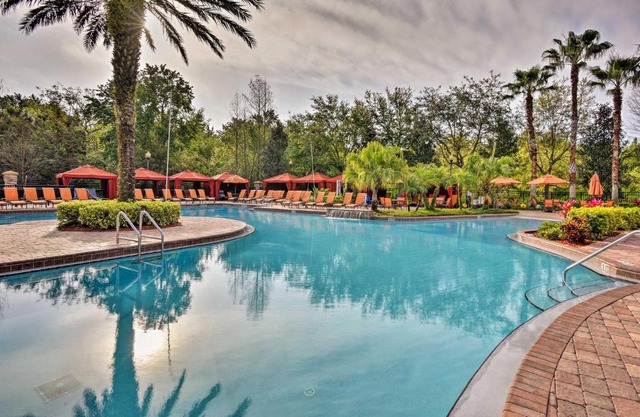 10 Mi to Disney Davenport Condo with Pool Access!