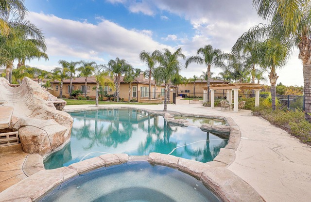 Riverside Oasis < 10 Mi to Dtwn - Great for Groups