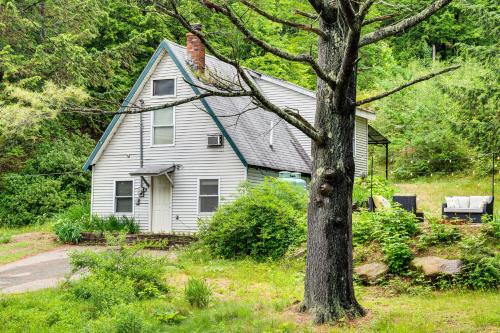 10 Mi to Newfoundland Lake Updated Forest Retreat