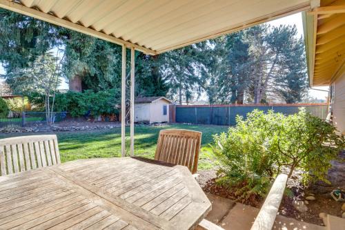 10 Mi to Portland Greenway Neighborhood Home