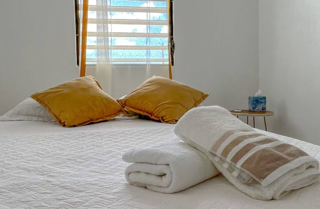10 Min From The Airport And Beaches! Balcony 2 BD!