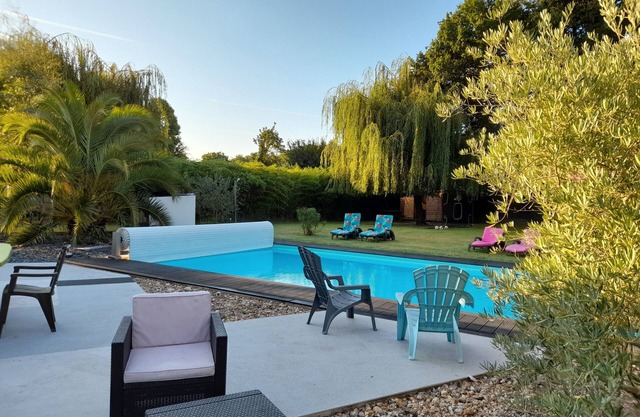 10 min from the beach! 2-person guest room, garden, pool and kitchen access, WIFI