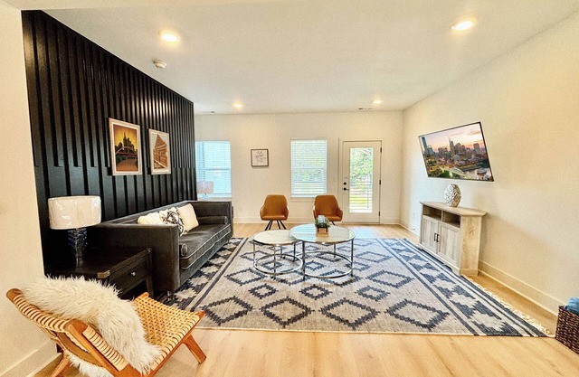 NewConstruction3beds2.5bathsBetweenBNA/DowntownPublicTransportation