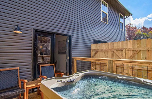 Winter Fun| Hot Tub | Minutes to Dollywood!