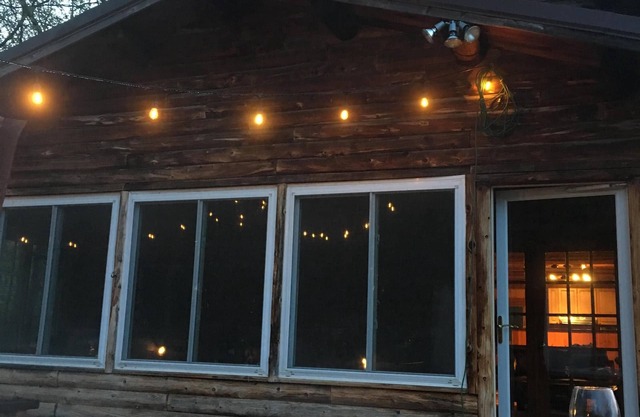 10 MIN to WINDHAM CLASSIC 4BR LOG CAB VUE MOUNTAIN Deck Hot Tub Fire Fire