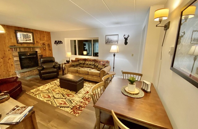 SPACIEUX! 2BR / 1. Condo 5Bath UPDATED ** À TRAVERS de la base Snowshed à Killington!