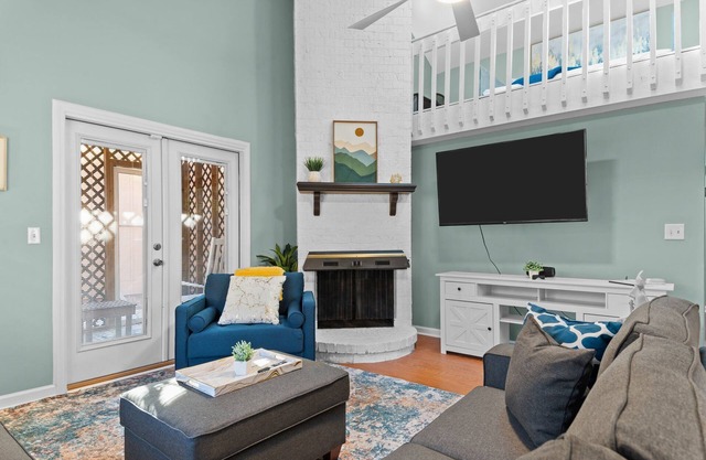 10 mins from ECU / Peaceful / Skylight Loft