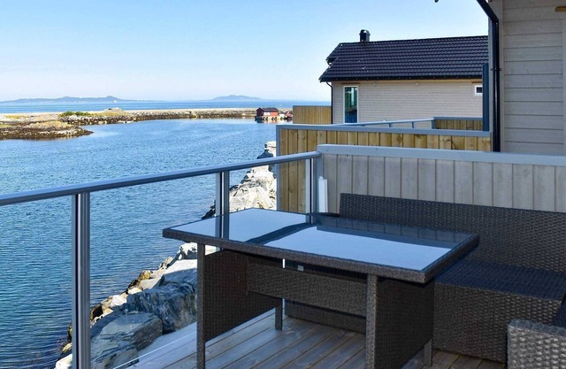 Maison de vacances pour 10 a Brattvåg