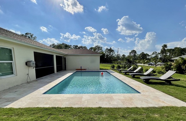 10 Sleeps, Brand new 5 bed-3 bath Villa w/ new HEATED POOL, BBQ, 5mn Golf Course