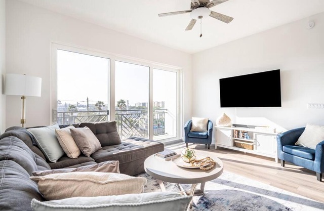 10 Star Luxury Beach Condo-Anchor Oasis