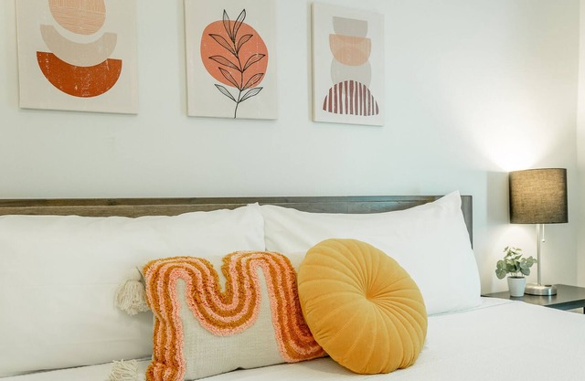 10: The Jacobsen Room - A PMI Scenic City Vacation Rental