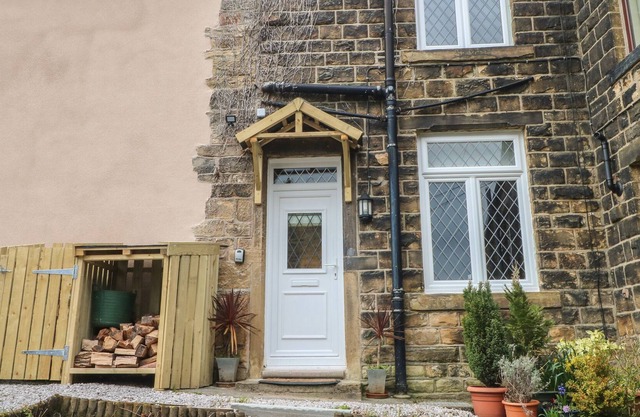 10 West Cottages, GREENFIELD