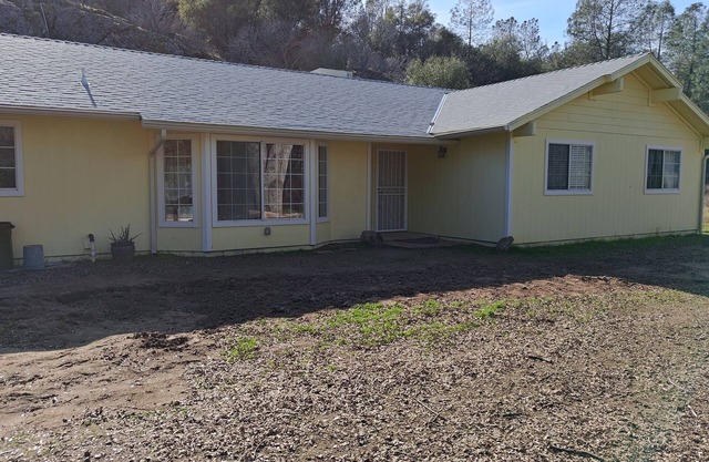 100 Acre Wood Honeymoon Ranch House Thinking Log, 3 bed, 2 bath, WiFi, AC