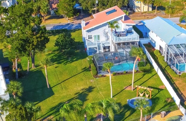 Hernando Hideaway:Heated Pool, Dock, Firepit, Kayaks, Bikes, Direct Gulf Access